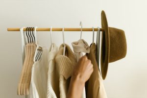 capsule wardrobe: minder kleding
