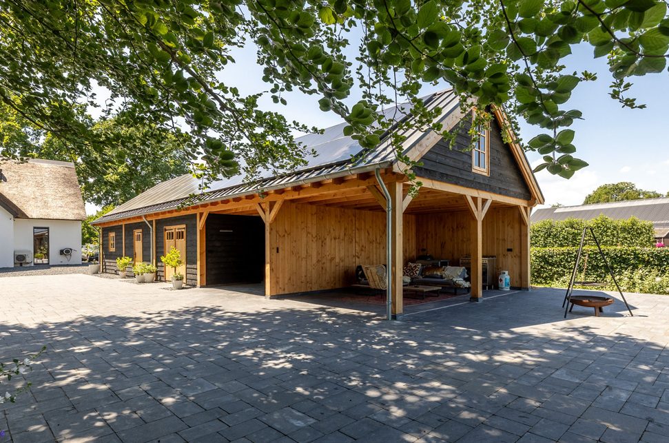 Overkapping aan schuur