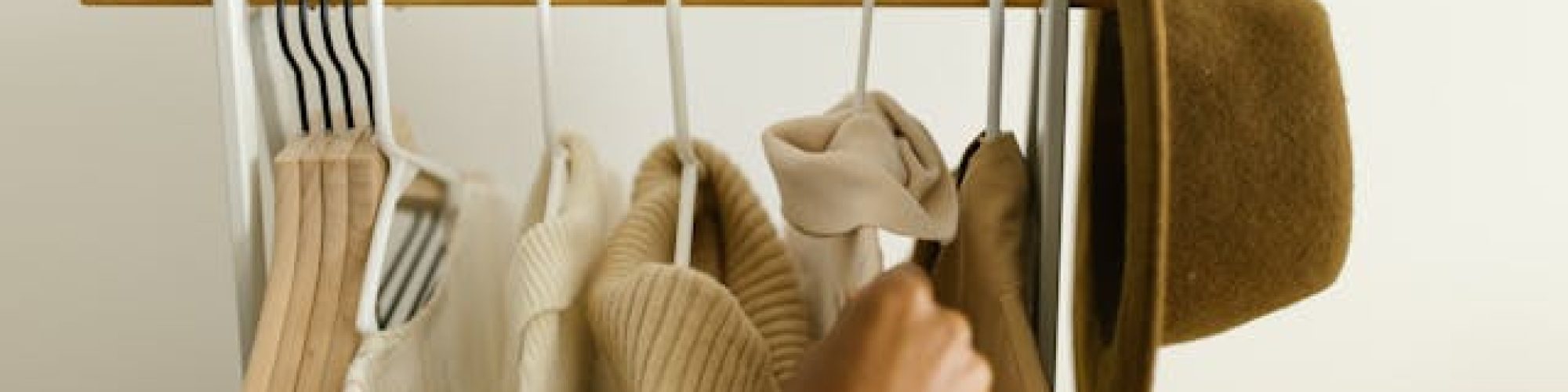 capsule-wardrobe-minder-kleding