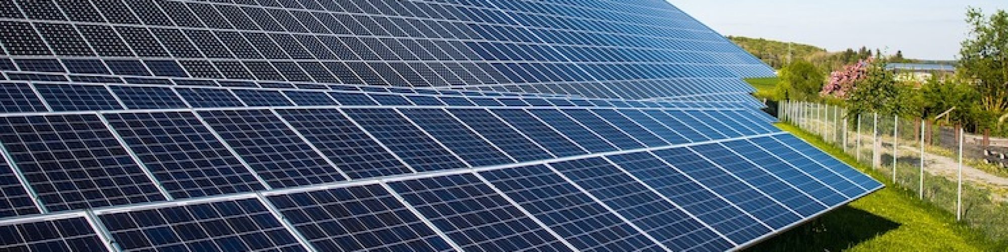 zonnepanelen-en-sedumdak.jpeg